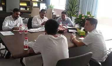 热烈欢迎国外客户来我司考察